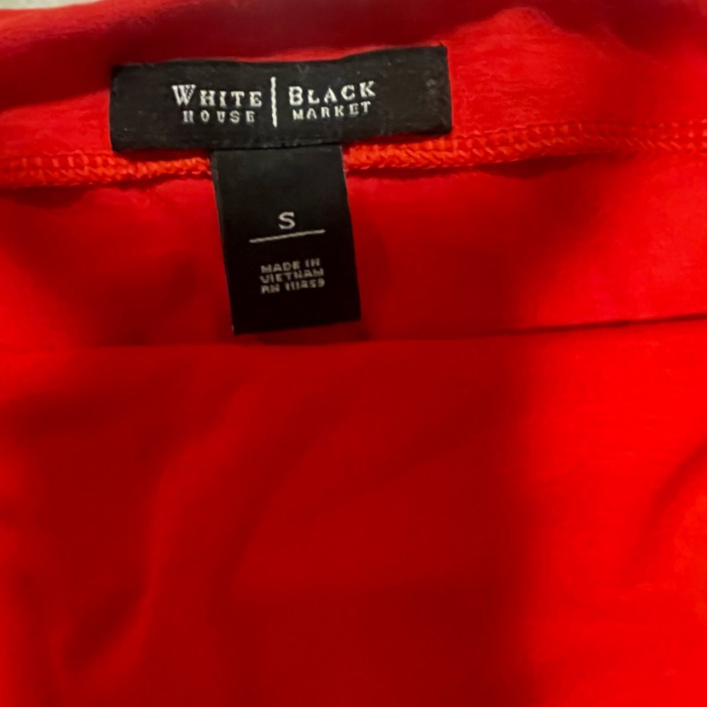 White House Black Market. Red top. Sz:Small. Scoop Neck. Cap sleeves. LIKE NEW! - Picture 11 of 11